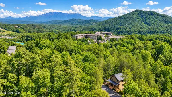 663 Lloyd Huskey Rd, Pigeon Forge, TN 37863