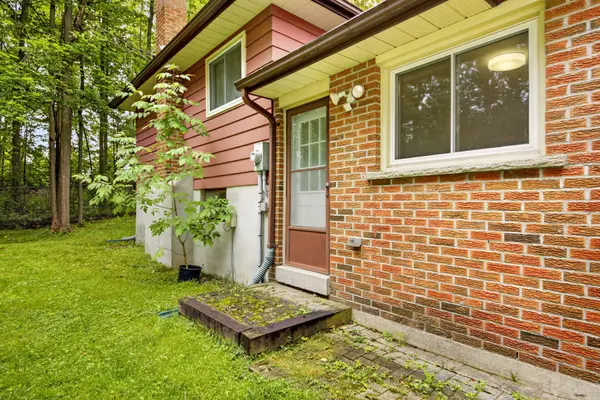 11 Aldergrove CIR, Barrie, ON L4M 4W6