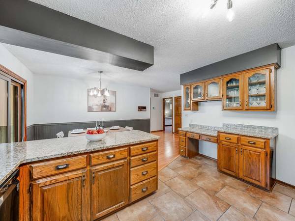 1409 N Wagon Wheel Ct, Derby, KS 67037
