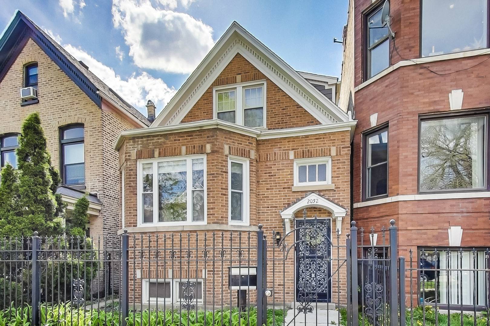 2052 N Whipple ST, Chicago, IL 60647