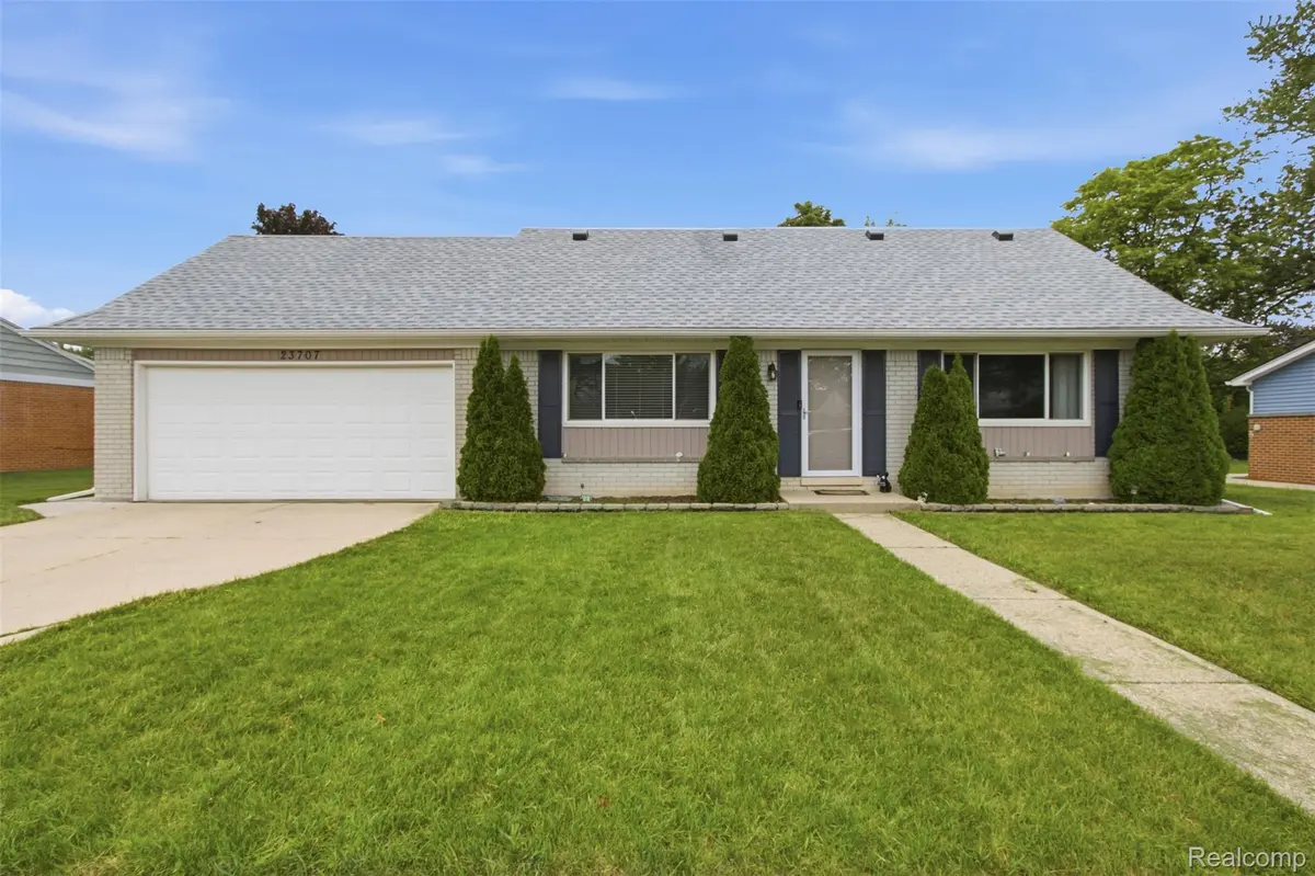 23707 Thornton ST, Clinton Charter Township, MI 48035