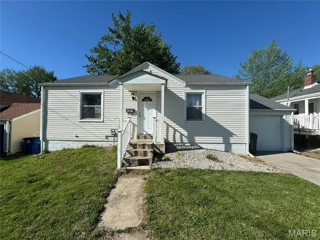10421 Niblic DR, St Louis, MO 63114