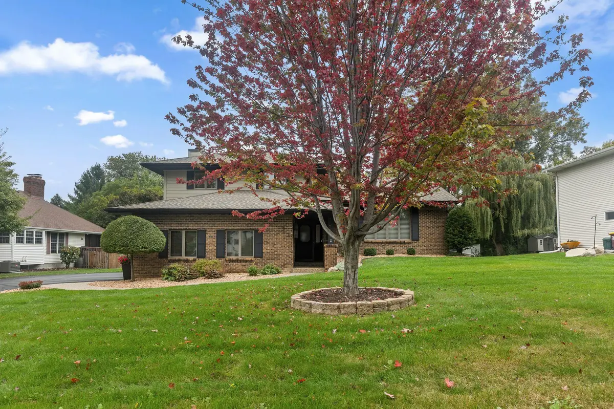 481 Marie AVE W, West Saint Paul, MN 55118