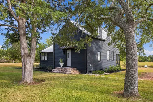 6389 Miller RD, New Ulm, TX 78950
