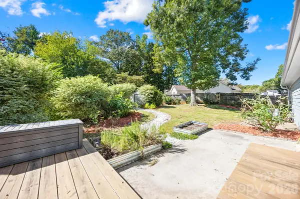 4900 Cricklewood LN, Charlotte, NC 28212