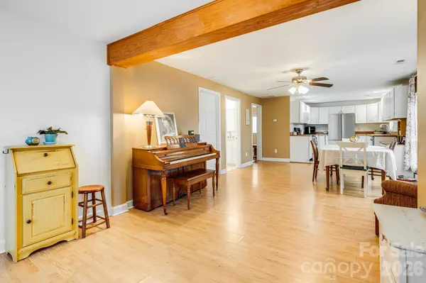 195 Whitmire RD, Brevard, NC 28712