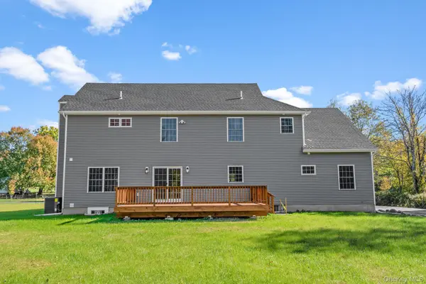 20 Valley View CT, Walden, NY 12586