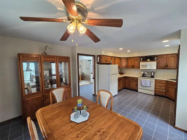 9 Milton ST, Sayville, NY 11782