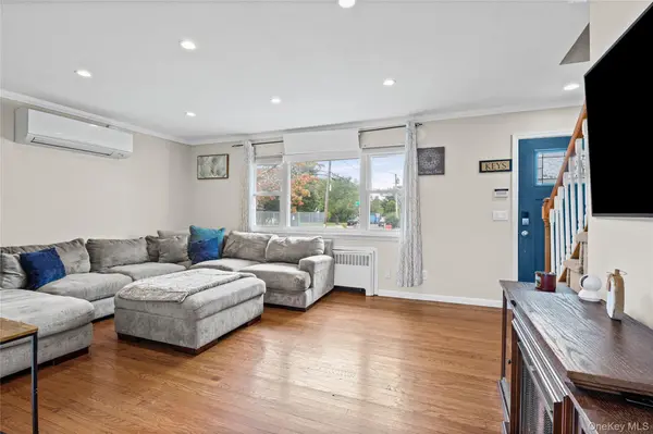 328 1st AVE, Lindenhurst, NY 11757