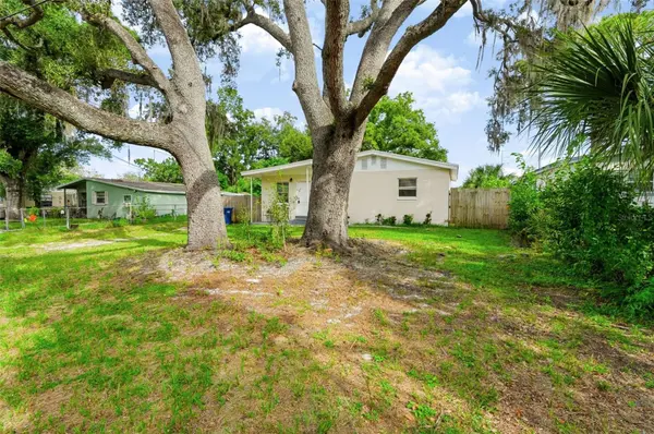 2438 N RAMONA CIR, Tampa, FL 33612