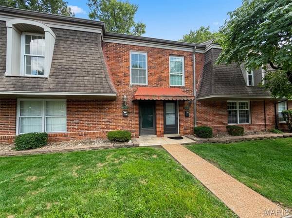4334 Chateau De Ville DR, St Louis, MO 63129
