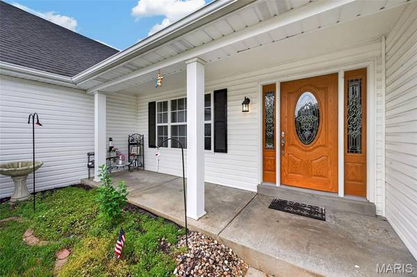 3949 Cambridge Crossing DR, St Charles, MO 63304