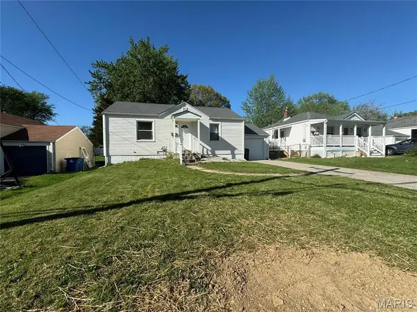 10421 Niblic DR, St Louis, MO 63114