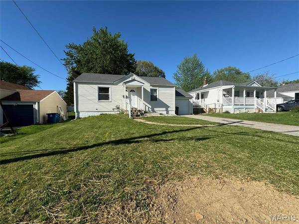 10421 Niblic DR, St Louis, MO 63114