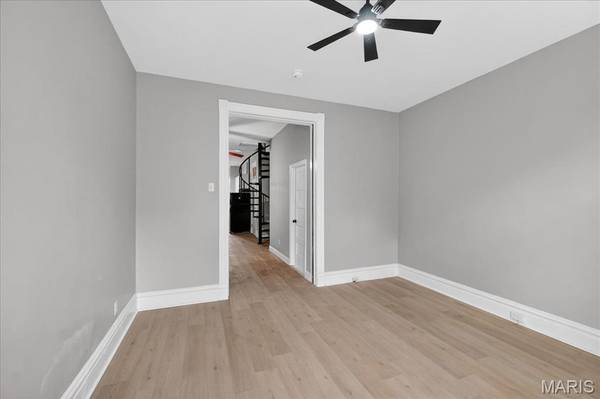 1309 Shenandoah AVE, St Louis, MO 63104