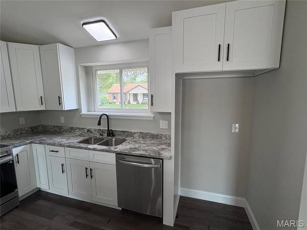 101 S Willow Grove CT, St Peters, MO 63376