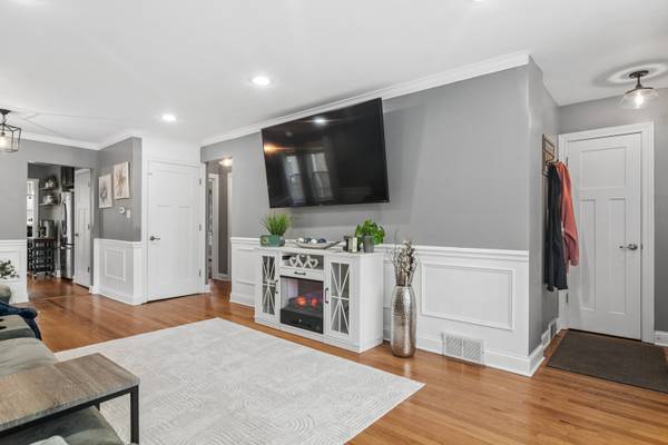 6973 W Nelson ST, Chicago, IL 60634