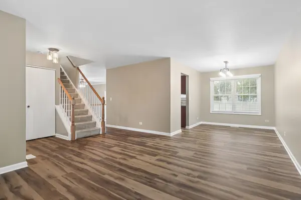 388 Woodhollow LN, Bartlett, IL 60103