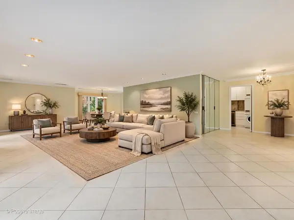 3860 MISSION HILLS RD #217, Northbrook, IL 60062