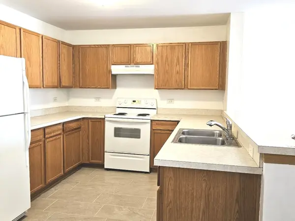 1443 Mcclure RD #207, Aurora, IL 60505