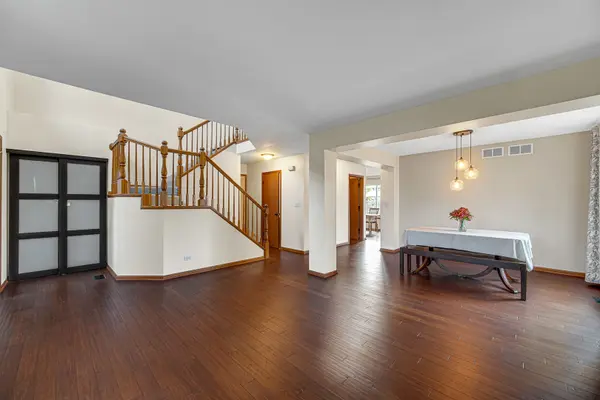 15 Berkshire CT, South Elgin, IL 60177
