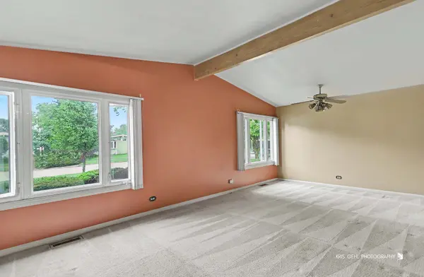 16 W Jeffery AVE, Wheeling, IL 60090