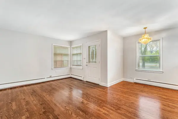 8216 N Caldwell AVE, Niles, IL 60714