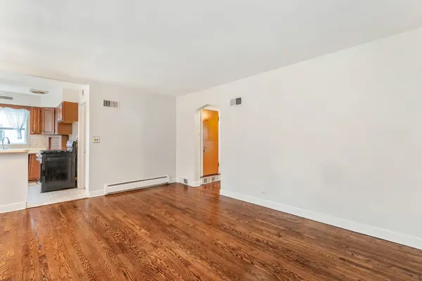 8216 N Caldwell AVE, Niles, IL 60714