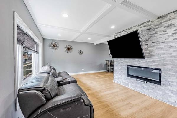 5227 S Neenah AVE, Chicago, IL 60638
