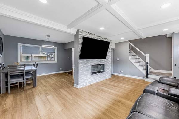 5227 S Neenah AVE, Chicago, IL 60638