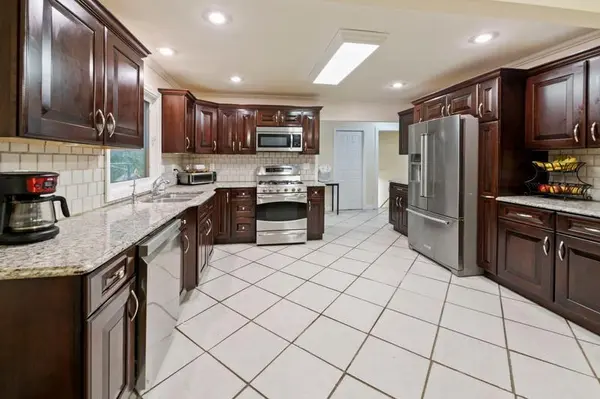 9045 Inver Grove TRL, Inver Grove Heights, MN 55076