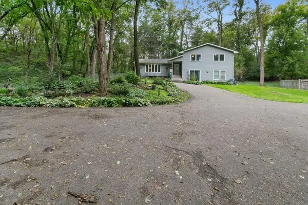 9045 Inver Grove TRL, Inver Grove Heights, MN 55076