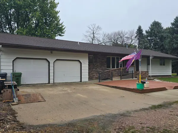 504 Circle DR, Rushmore, MN 56168
