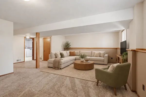 1004 W Prairie ST, Belle Plaine, MN 56011