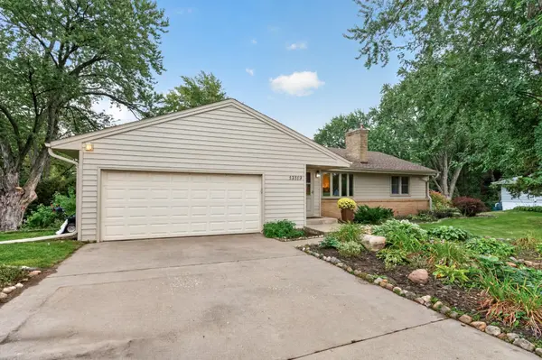13819 Bellevue DR, Minnetonka, MN 55345