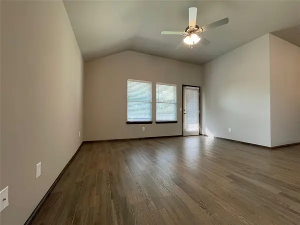 2033 Sara Vista RD, Yukon, OK 73099