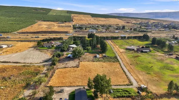 25008 E Kennedy Rd,  Benton City,  WA 99320