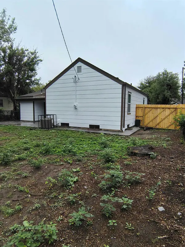 2302 E Mossman Ave, Wichita, KS 67214