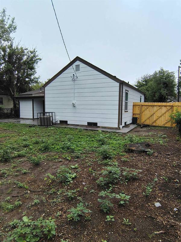 2302 E Mossman Ave, Wichita, KS 67214