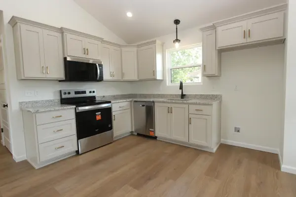 415 W Puryear AVE, Seymour, MO 65746