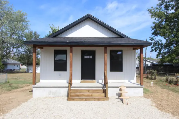 415 W Puryear AVE, Seymour, MO 65746