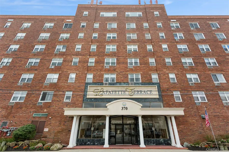 370 W Broadway #2A, Long Beach, NY 11561