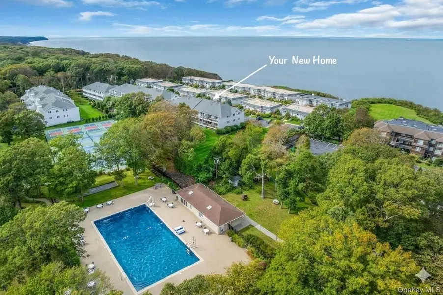 3104 Bluffs DR, Baiting Hollow, NY 11933