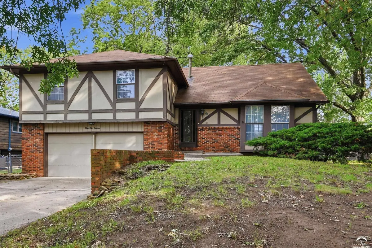 3418 W 10th TER, Lawrence, KS 66049