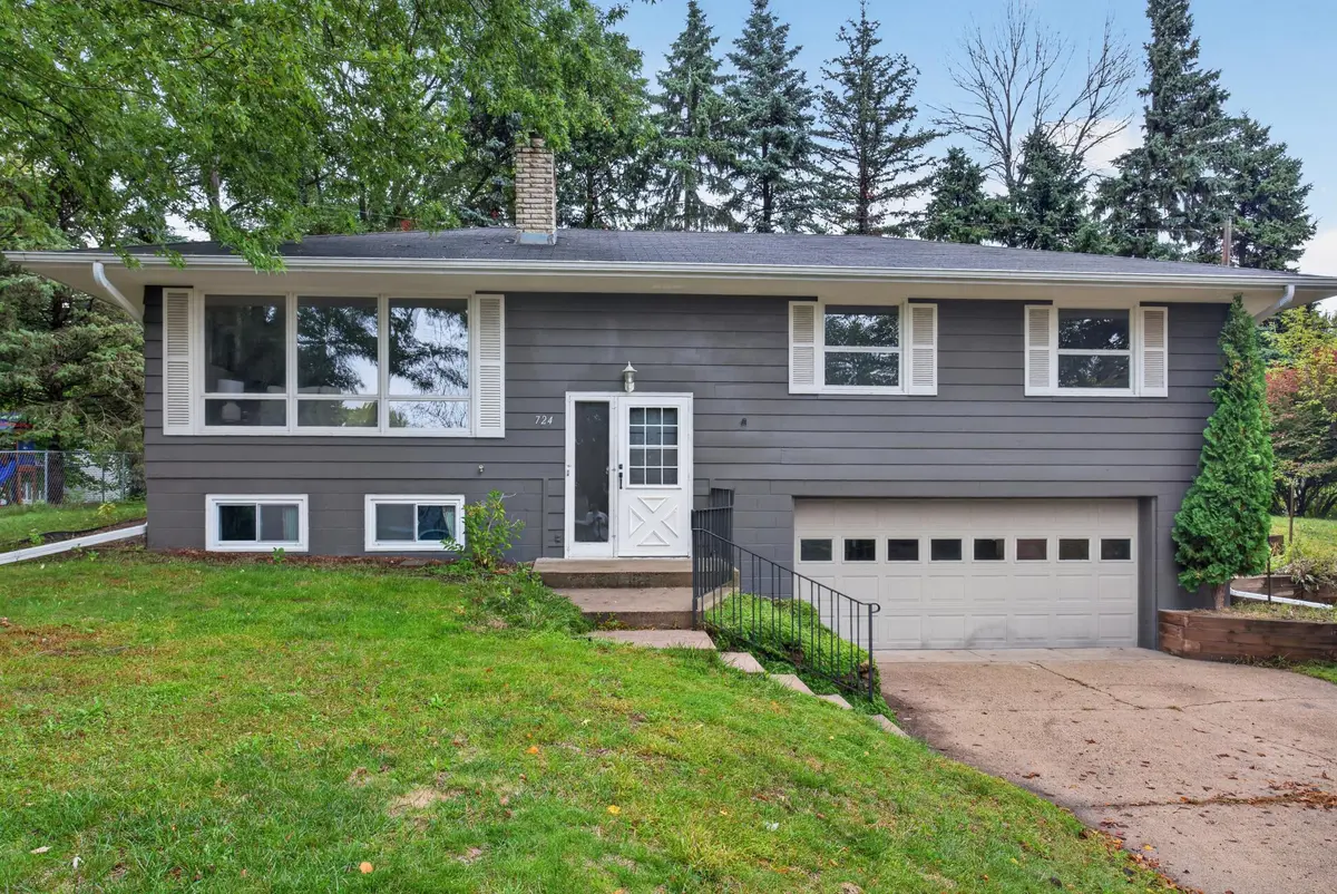 724 E 152nd ST, Burnsville, MN 55306