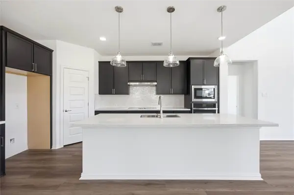 624 Breeze Hollow LN, Georgetown, TX 78628