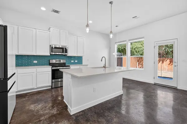 1404 Limelight LN, Pflugerville, TX 78660