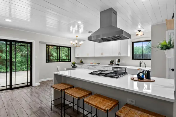 7906 Wycombe DR, Austin, TX 78749