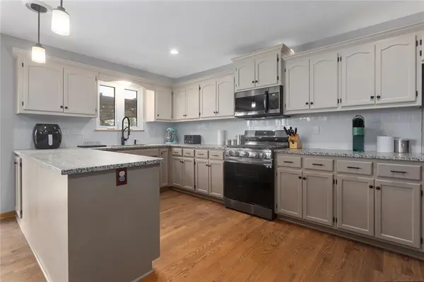 8930 NE 111th ST, Kansas City, MO 64157
