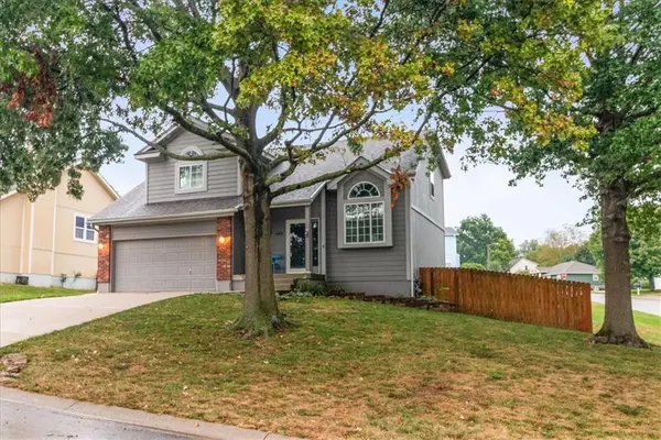 4301 NW Cortland DR, Blue Springs, MO 64015